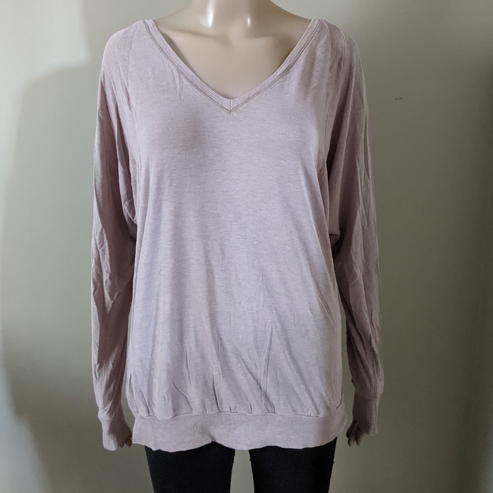 Aritzia Wilfred Lyocell v-neck top, women's small